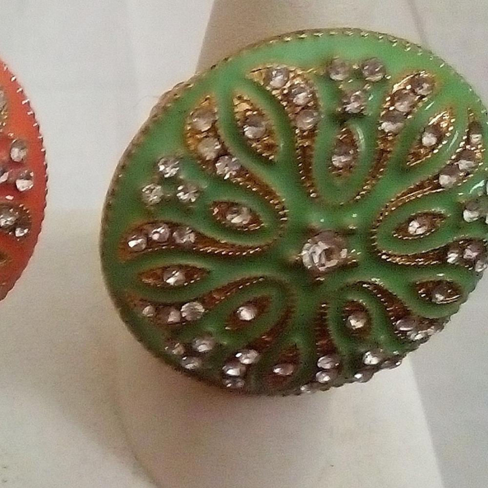 Beautiful round green statement ring